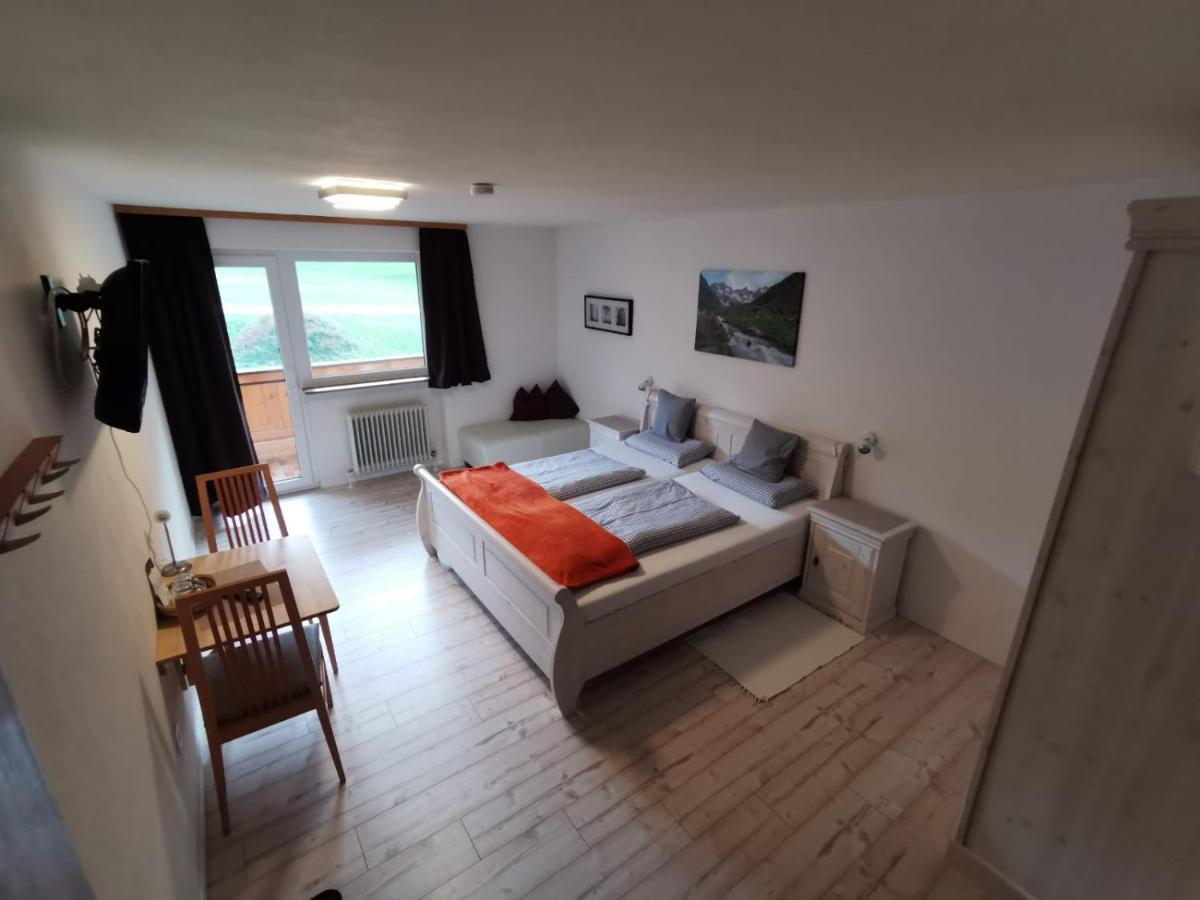 Pension Alpenblick Schattwald Bagian luar foto