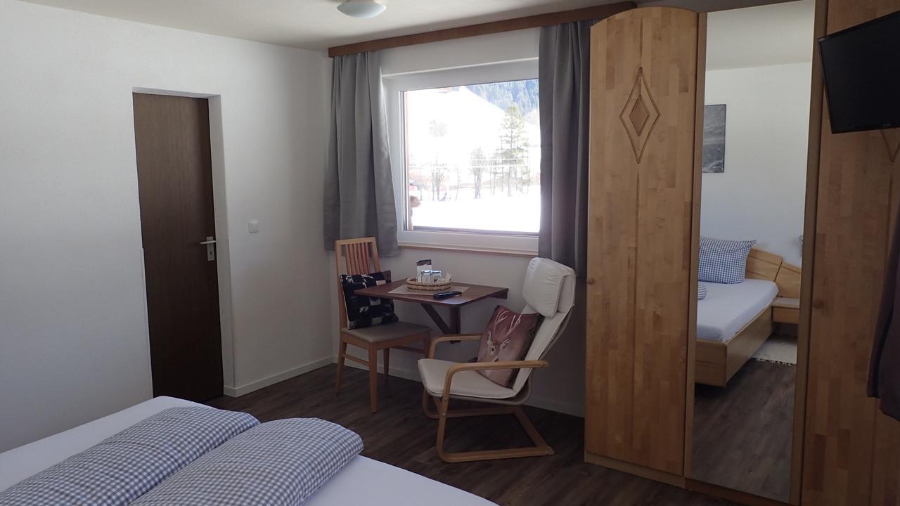 Pension Alpenblick Schattwald Bagian luar foto